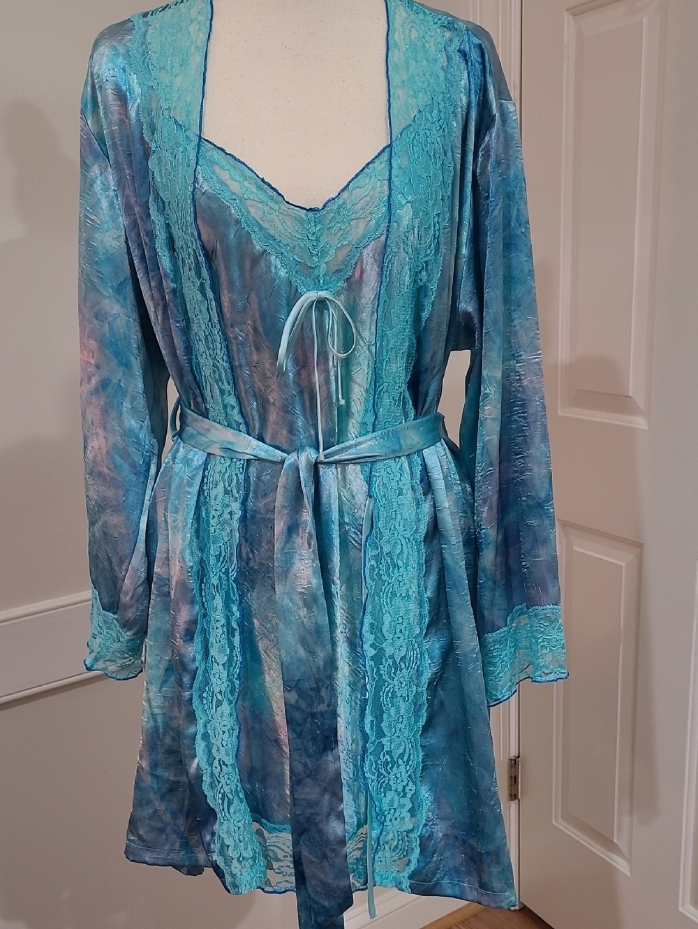 Sensara Tie-Dye Lace-Trim Turquoise Blue Satin Robe and Chemise Set - Size M